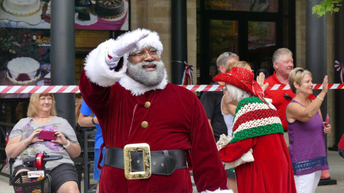 Mall Of America Introduces Their First Black Santa Clause