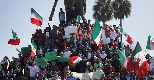 Group of Mexican protestors at the border 