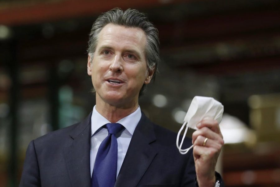 Gavin+Newsom%2C+the+governor+of+California%2C+taking+off+his+face+mask.