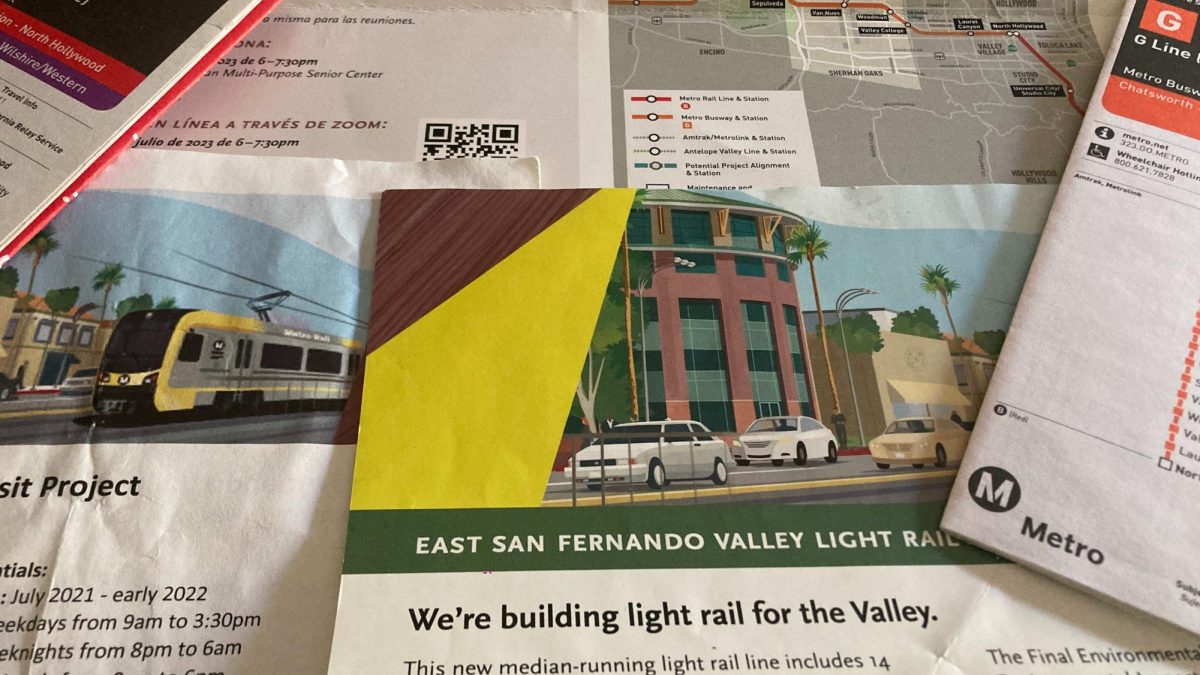 Metro line maps are shown on multiple flyers for upcoming transit projects. (photo: Herik Flores Ruano (12))